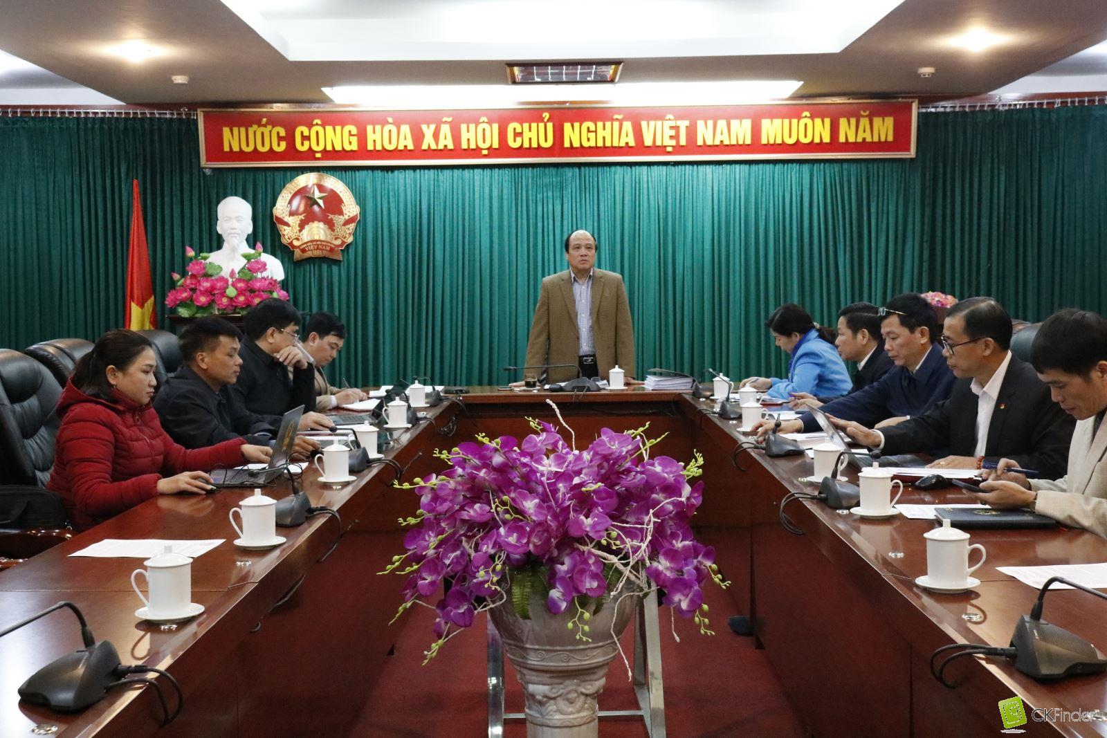 Đồng chí Phạm Duy Hiền Phó bí thư huyện ủy; Chủ tịch UBND huyện Xín Mần làm việc tại xã Xín Mần